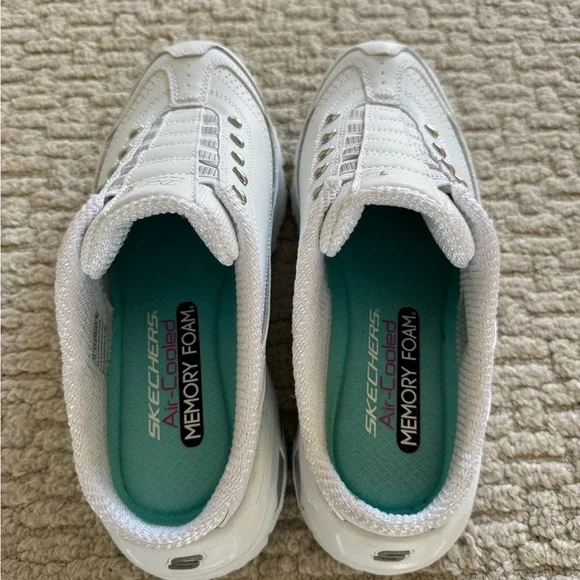 Skechers All-White Casual Slip-Ons - Picture 4 of 4